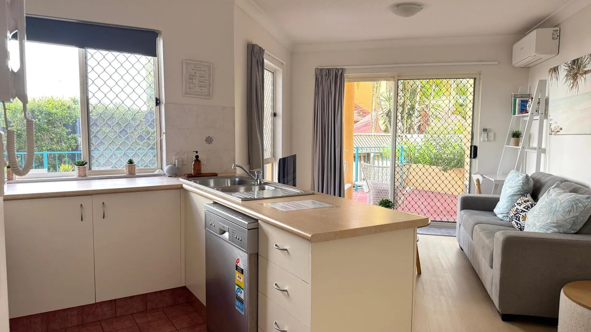 Chevron Island Apartment - Cozy And Convenient Gold Coast Australia